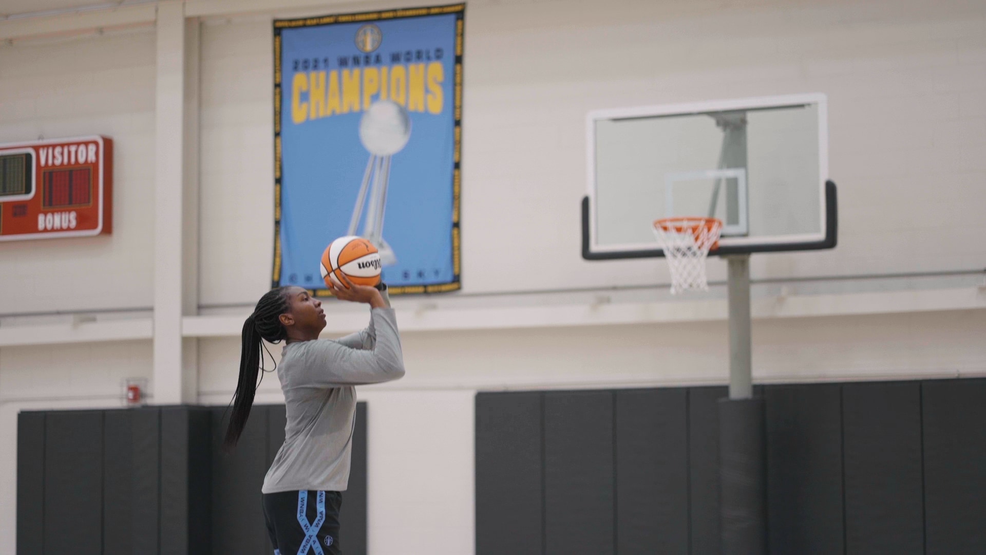 A Peek Inside Elizabeth Williams, Michaela Onyenwere's Offseason Workout